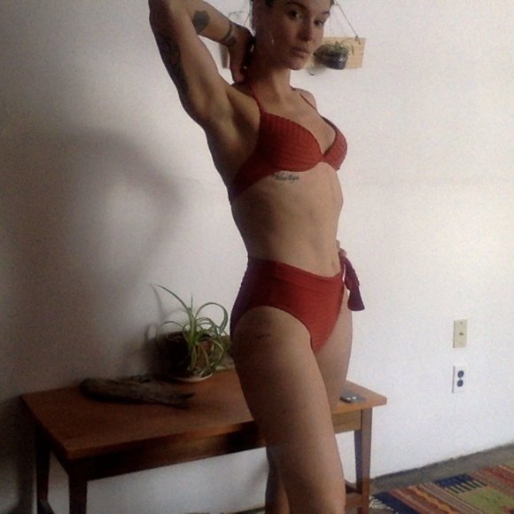 vintage red high waisted bikini - Picture 3 of 3